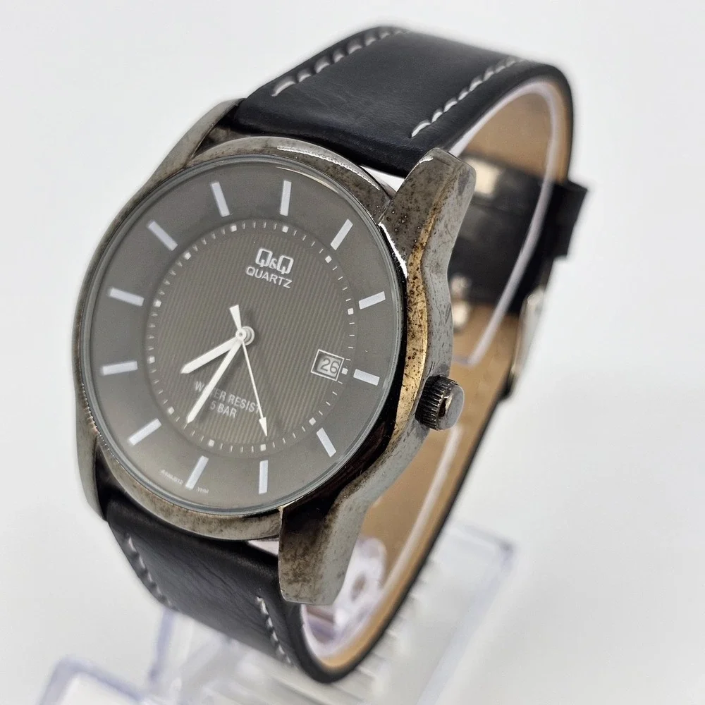 QQ Men's Analog Watch 40MM Black Dial Date New Black Leather Bands New Battery‎